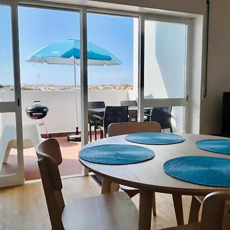 Luciana - Beachside, Balcony, Sunset View Lejlighed