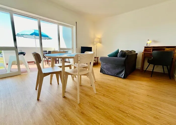 Luciana - Beachside, Balcony, Sunset View フェレル